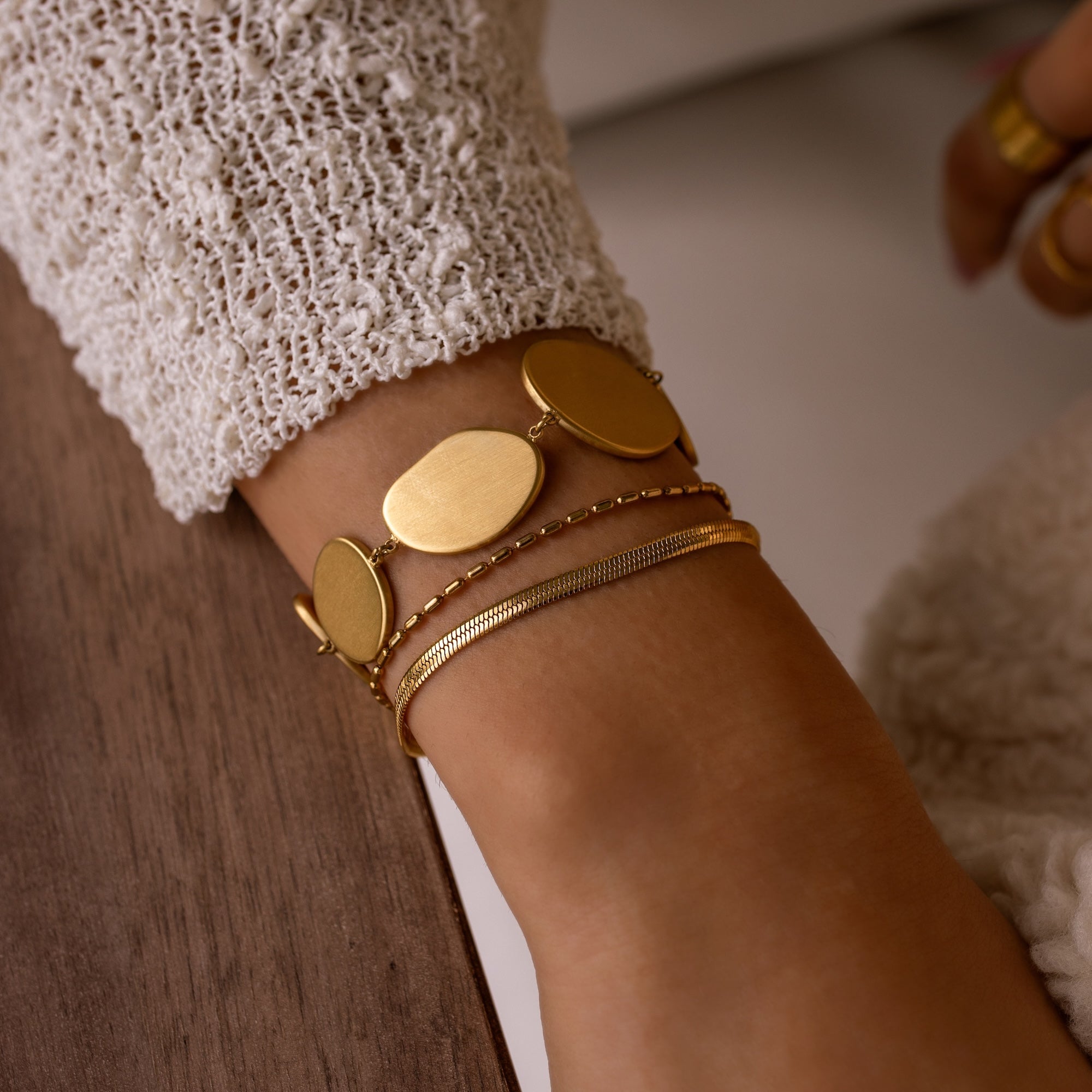 CASSIS Disc Bracelet