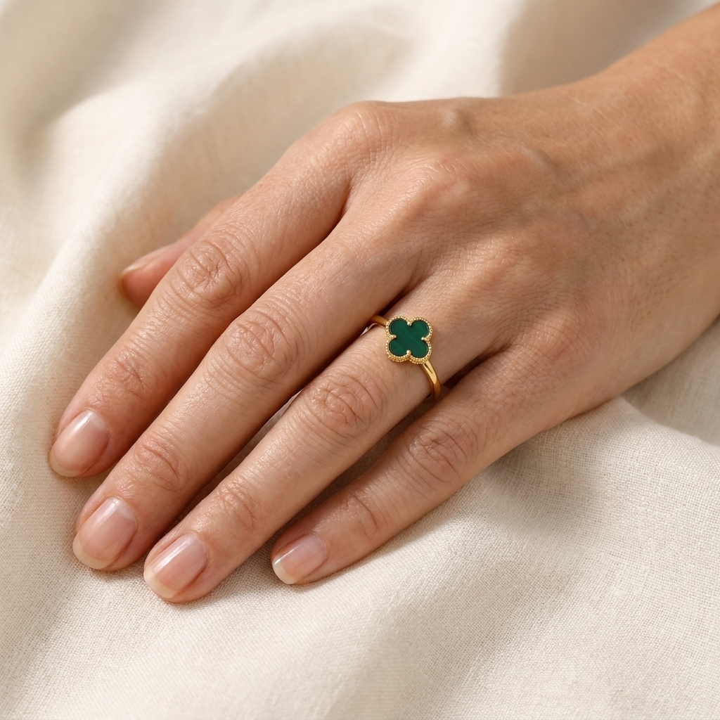 LOIRE Clover Ring worn on the hand